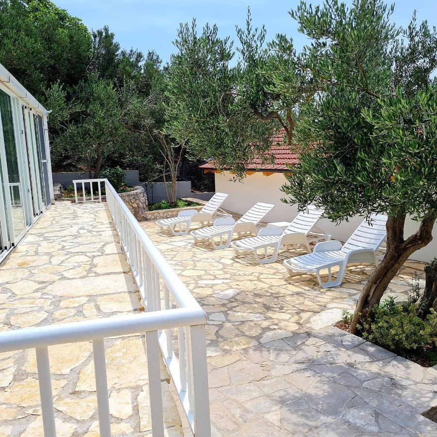 Vila Maslina Apartments Mit Pool Und Garten Nahe Am Strand Tucepi Exterior photo