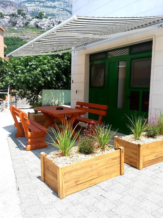 Vila Maslina Apartments Mit Pool Und Garten Nahe Am Strand Tucepi Exterior photo
