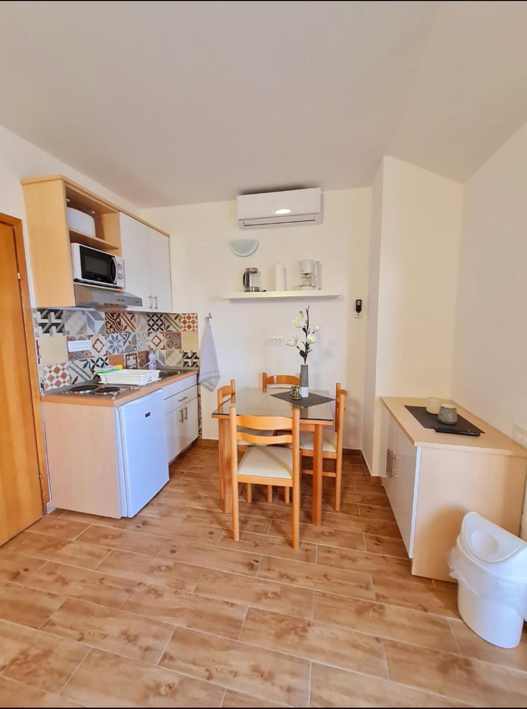 Vila Maslina Apartments Mit Pool Und Garten Nahe Am Strand Tucepi Room photo