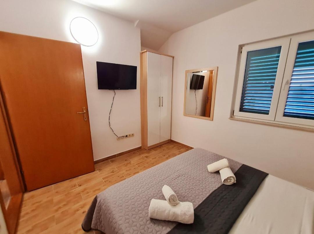 Vila Maslina Apartments Mit Pool Und Garten Nahe Am Strand Tucepi Room photo