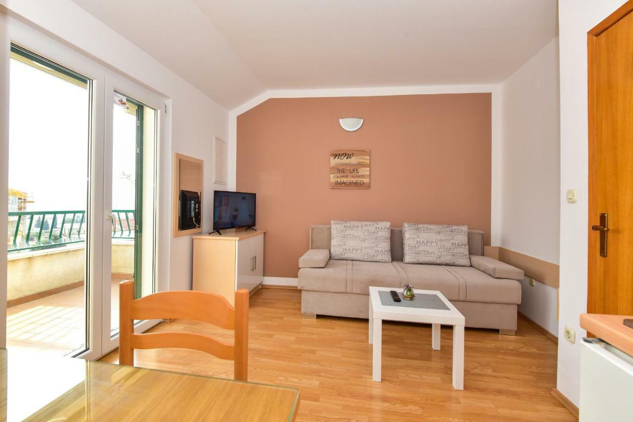 Vila Maslina Apartments Mit Pool Und Garten Nahe Am Strand Tucepi Exterior photo